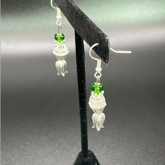 NWOT-Silver-tone TulipInspired Fishhook Earrings w/ Clear Swarovski & Green Bead - Picture 3 of 5